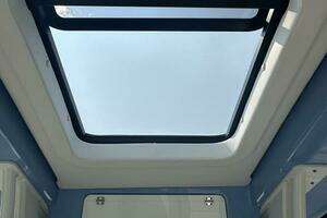 2023 Robalo R360 thumbnail 12