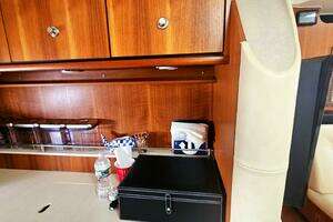 2006 Tiara Yachts 4300 Sovran thumbnail 30