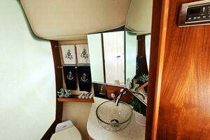 2006 Tiara Yachts 4300 Sovran thumbnail 24