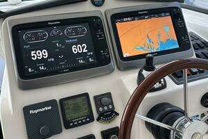 2006 Tiara Yachts 4300 Sovran thumbnail 19