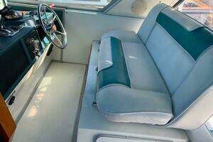 1989 Sea Ray 390 Express thumbnail 10