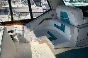 1989 Sea Ray 390 Express thumbnail 11
