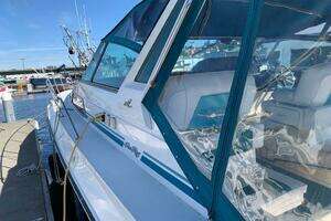 1989 Sea Ray 390 Express thumbnail 15