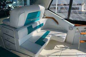 1989 Sea Ray 390 Express thumbnail 12
