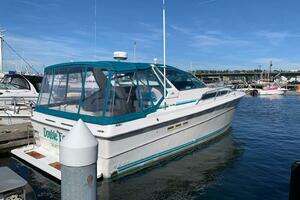 1989 Sea Ray 390 Express thumbnail 18