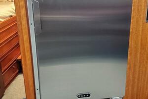 Main Cabin Ice Maker