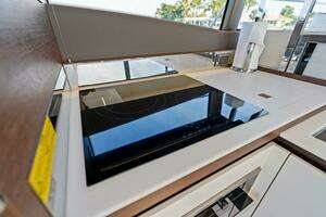 2020 Prestige 520 Flybridge thumbnail 9
