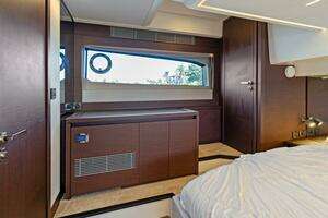 2020 Prestige 520 Flybridge thumbnail 26