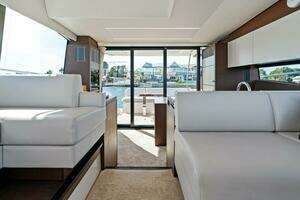 2020 Prestige 520 Flybridge thumbnail 12