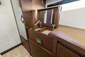 2020 Prestige 520 Flybridge thumbnail 37