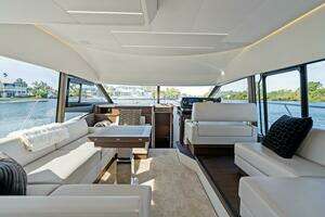 2020 Prestige 520 Flybridge thumbnail 4