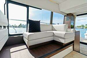 2020 Prestige 520 Flybridge thumbnail 13