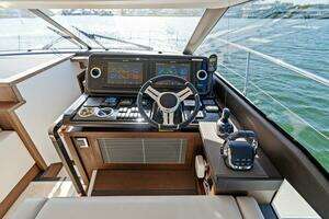 2020 Prestige 520 Flybridge thumbnail 18