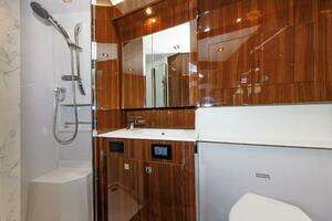 2021 Cruisers Yachts thumbnail 40