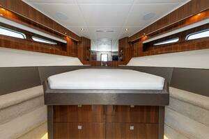 2021 Cruisers Yachts thumbnail 36
