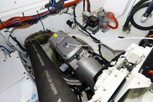 2021 Cruisers Yachts thumbnail 55