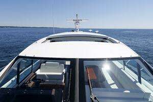 2021 Cruisers Yachts thumbnail 51