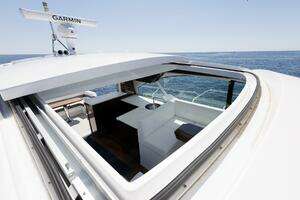 2021 Cruisers Yachts thumbnail 52