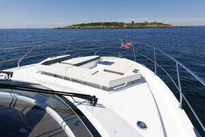 2021 Cruisers Yachts thumbnail 47