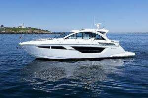 2021 Cruisers Yachts thumbnail 6