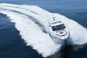 2021 Cruisers Yachts thumbnail 63