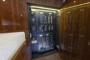 2021 Cruisers Yachts thumbnail 42