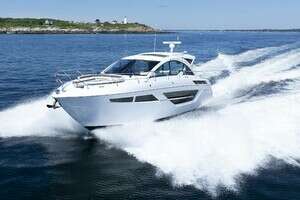 2021 Cruisers Yachts thumbnail 1