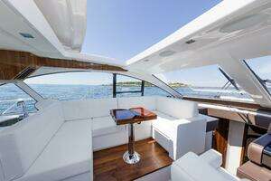 2021 Cruisers Yachts thumbnail 23