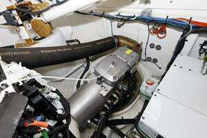 2021 Cruisers Yachts thumbnail 57