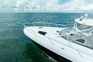 2018 Intrepid 430 Sport Yacht thumbnail 7
