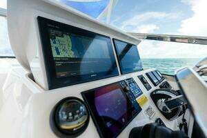 2018 Intrepid 430 Sport Yacht thumbnail 28