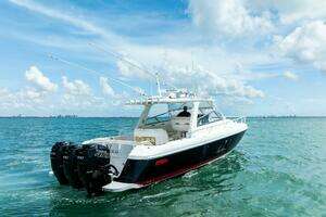 2018 Intrepid 430 Sport Yacht thumbnail 4