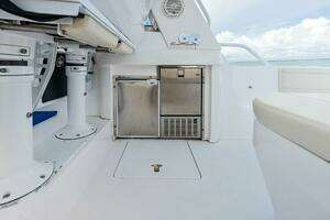 2018 Intrepid 430 Sport Yacht thumbnail 24