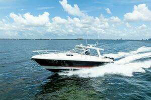 2018 Intrepid 430 Sport Yacht thumbnail 9