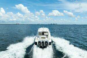 2018 Intrepid 430 Sport Yacht thumbnail 12