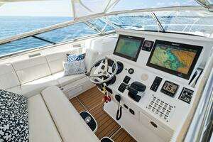 2015 Intrepid 430 Sport Yacht thumbnail 21