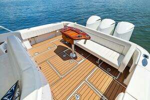 2015 Intrepid 430 Sport Yacht thumbnail 11
