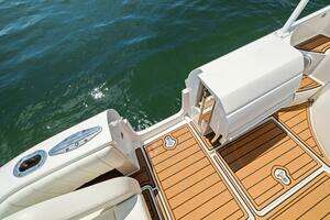 2015 Intrepid 430 Sport Yacht thumbnail 13