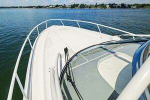 2015 Intrepid 430 Sport Yacht thumbnail 8