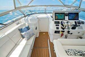 2015 Intrepid 430 Sport Yacht thumbnail 18