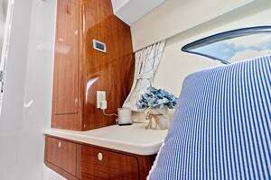 2015 Intrepid 430 Sport Yacht thumbnail 31