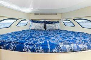 2015 Intrepid 430 Sport Yacht thumbnail 26
