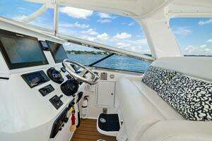 2015 Intrepid 430 Sport Yacht thumbnail 19