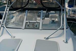 Pro Line 32 Express Foredeck
