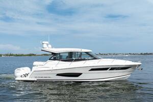Regal XO 38 Lady G- Profile
