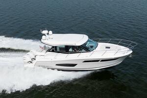 Regal XO 38 Lady G- Profile