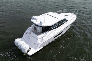 Regal XO 38 Lady G- Profile