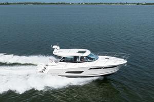 Regal XO 38 Lady G- Profile