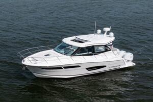 Regal XO 38 Lady G- Profile