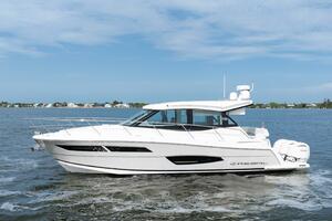 Regal XO 38 Lady G- Profile
